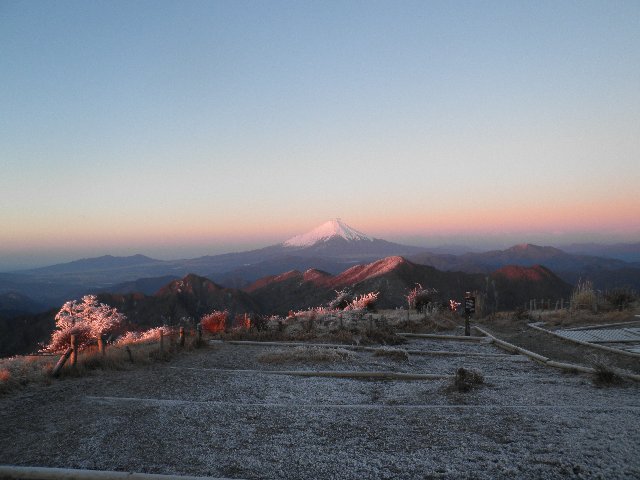 12月13日　朝日に輝く富士